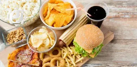 دراسة تحذر من أطعمة شائعة تسبب أمراضًا خطيرة