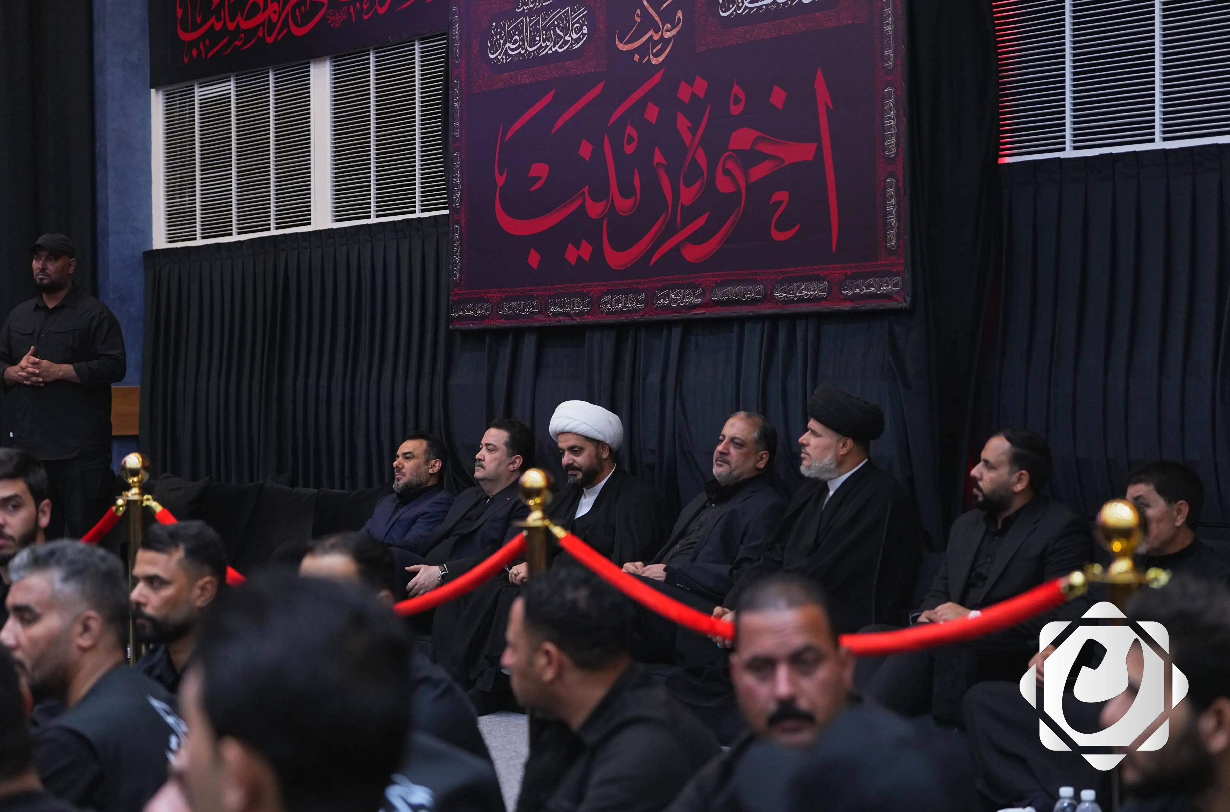 رئيس الوزراء يحضر مجلس العزاء الحسيني في بغداد