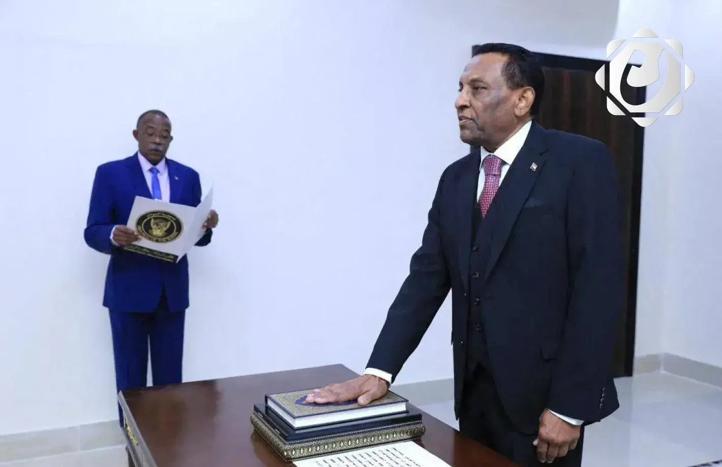 رئيس الوزراء السوداني يتعهد بإعادة إعمار الخرطوم خلال زيارته الأولى للعاصمة