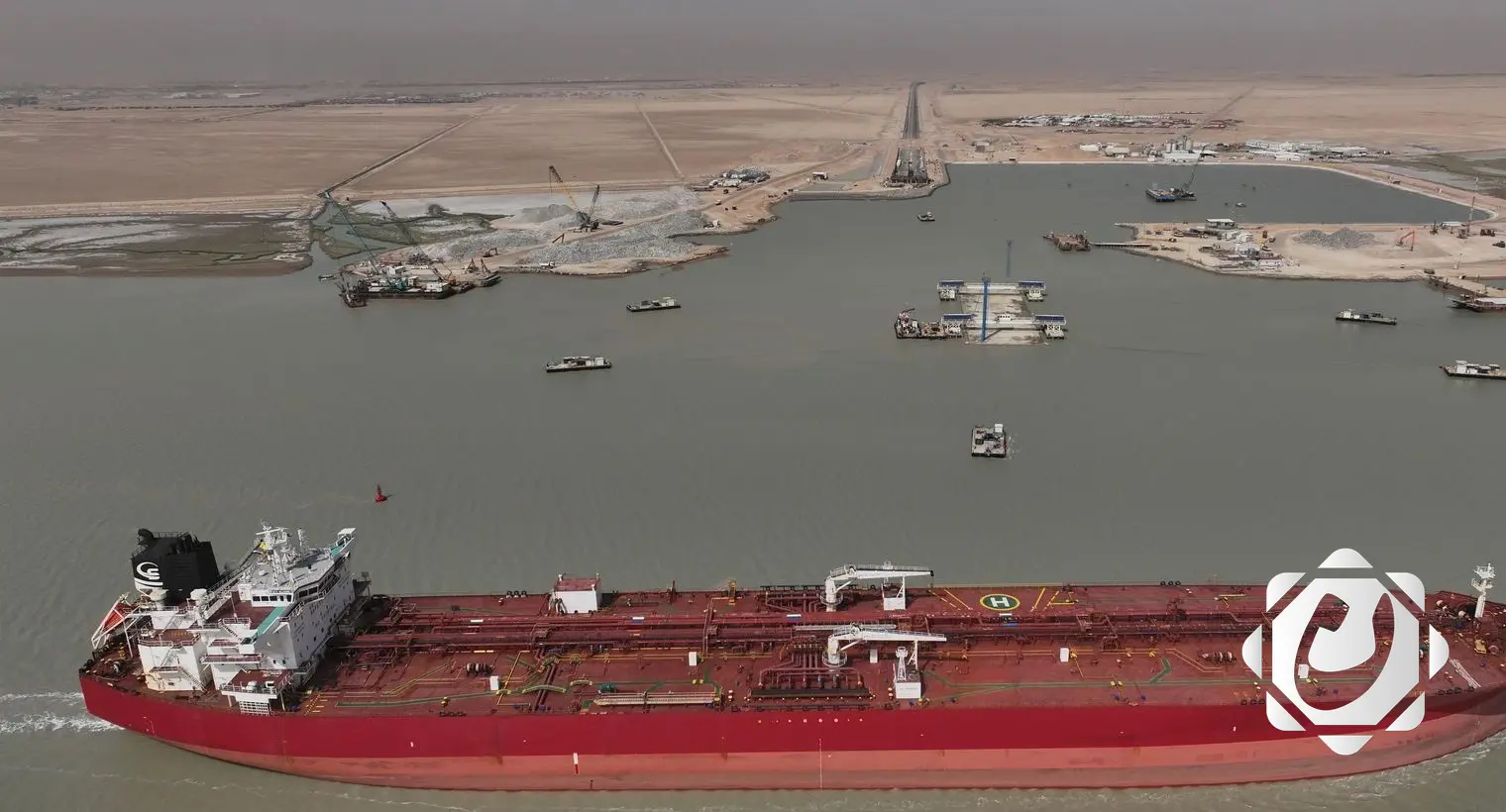 انطلاق أعمال تعويم القطعة الخرسانية الرابعة لمشروع النفق المغمور في ميناء الفاو