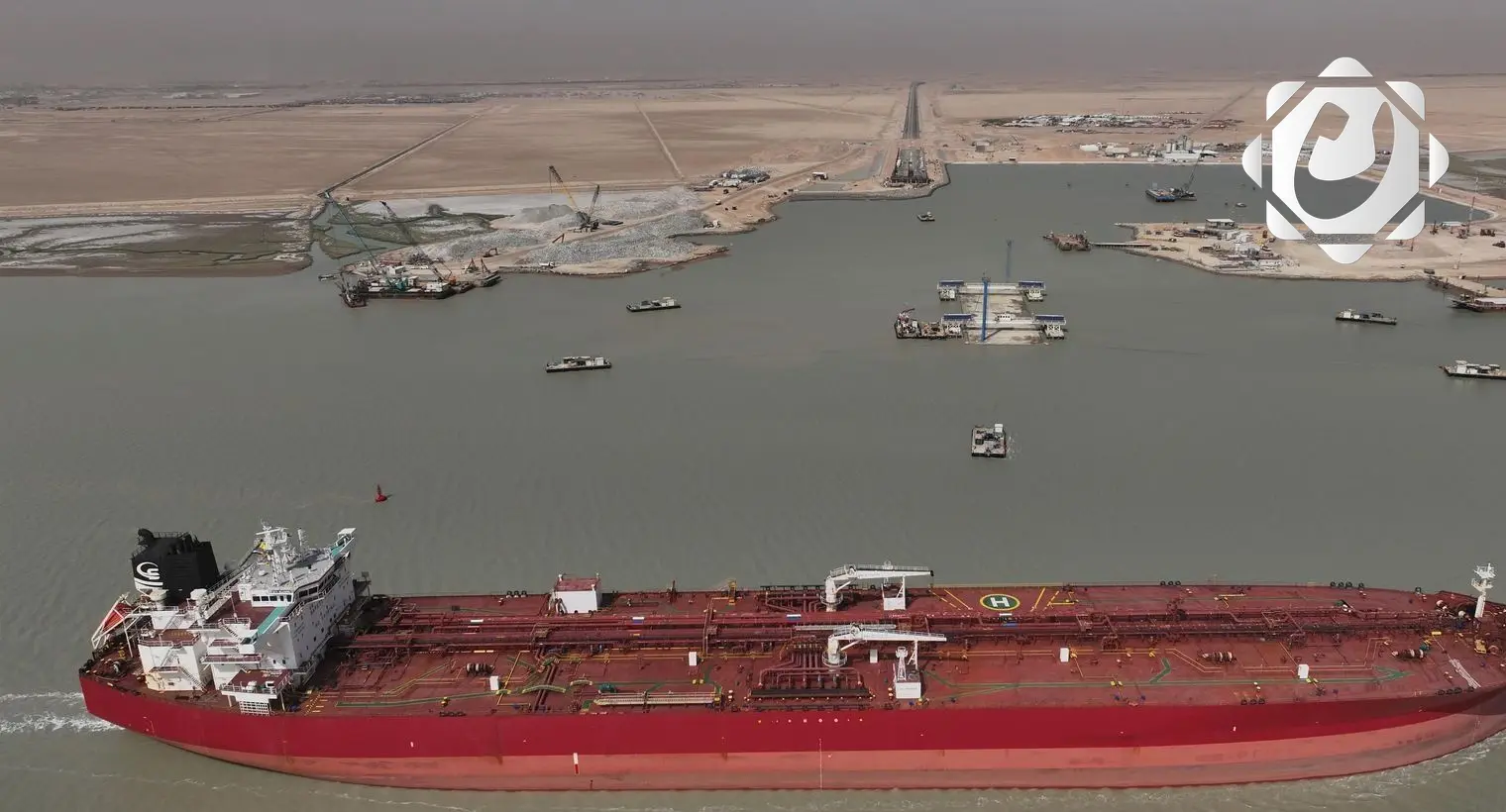 بدء أعمال تعويم القطعة الخرسانية الرابعة لمشروع النفق المغمور في ميناء الفاو