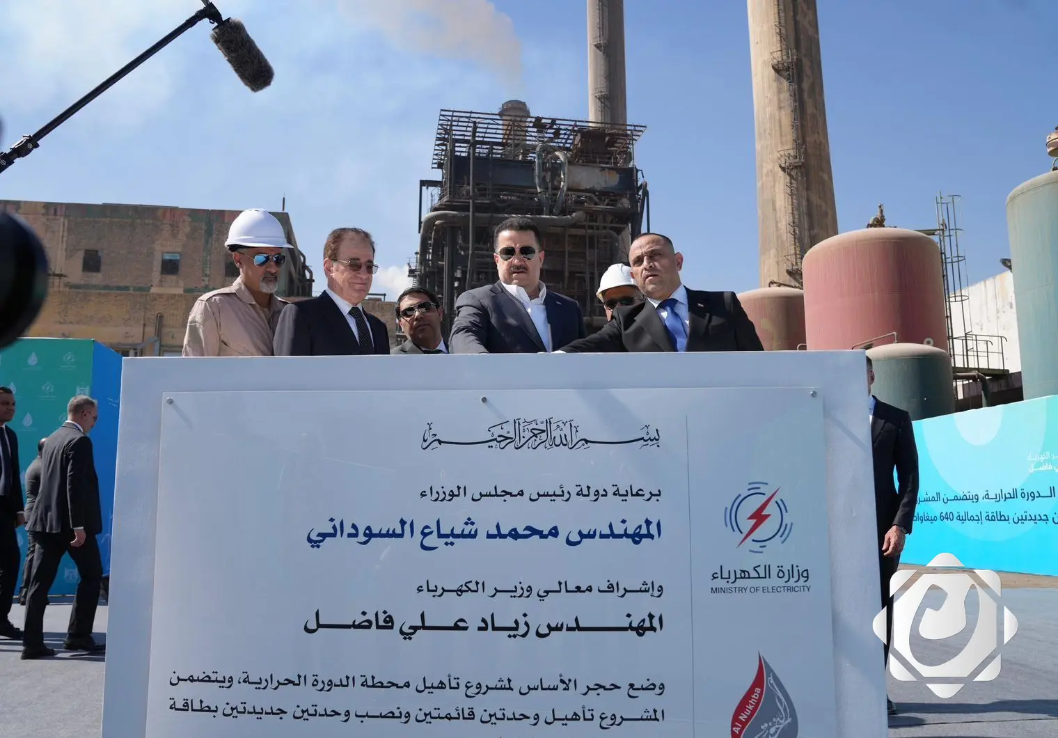 رئيس الوزراء يعلن بدء تأهيل وحدتين حراريتين في محطة كهرباء الدورة