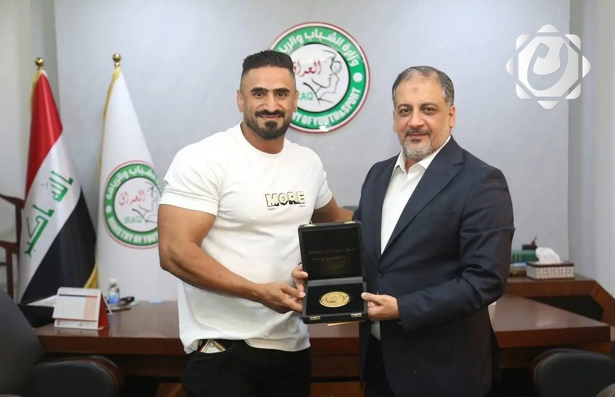 تكريم البطل أمير الشمري بعد رفضه الاحتفال بفوزه العالمي احتراماً لذكرى عاشوراء