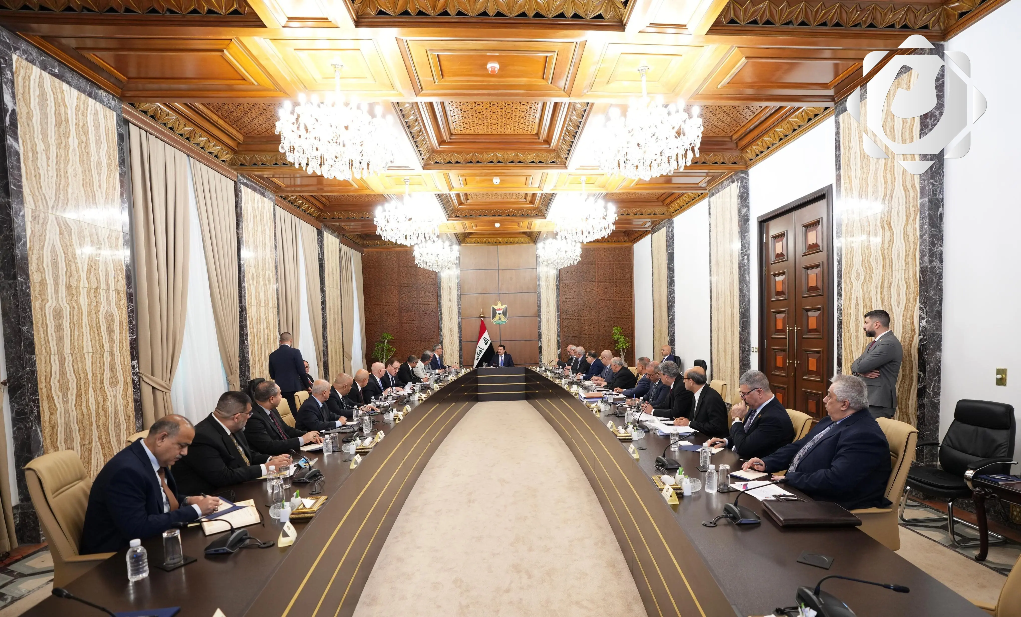 رئيس الوزراء يترأس الاجتماع الدوري لمتابعة مشاريع وزارة النفط