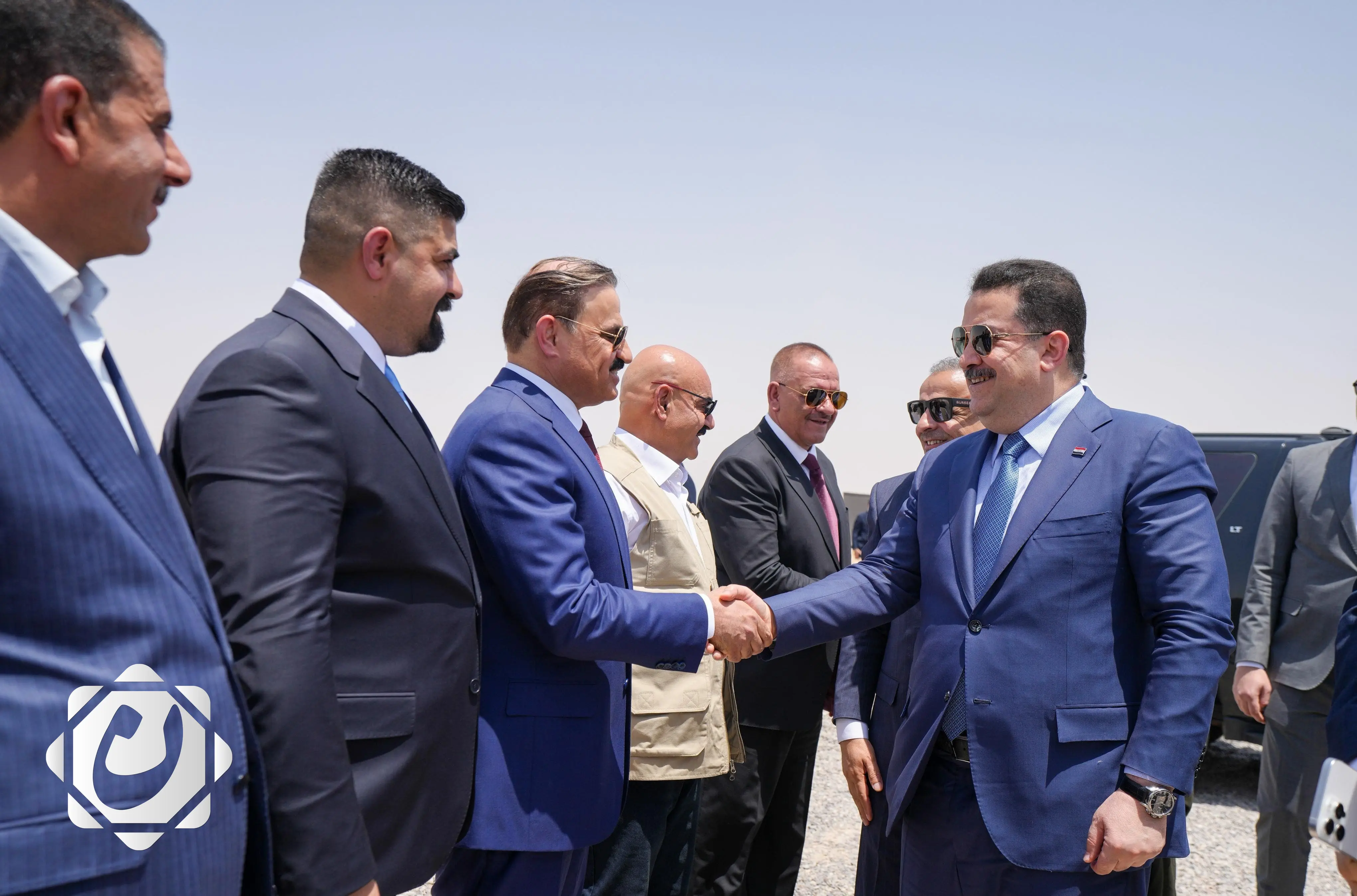 رئيس الوزراء يؤكد التزام الحكومة بتوفير الخدمات الأساسية في جميع المحافظات