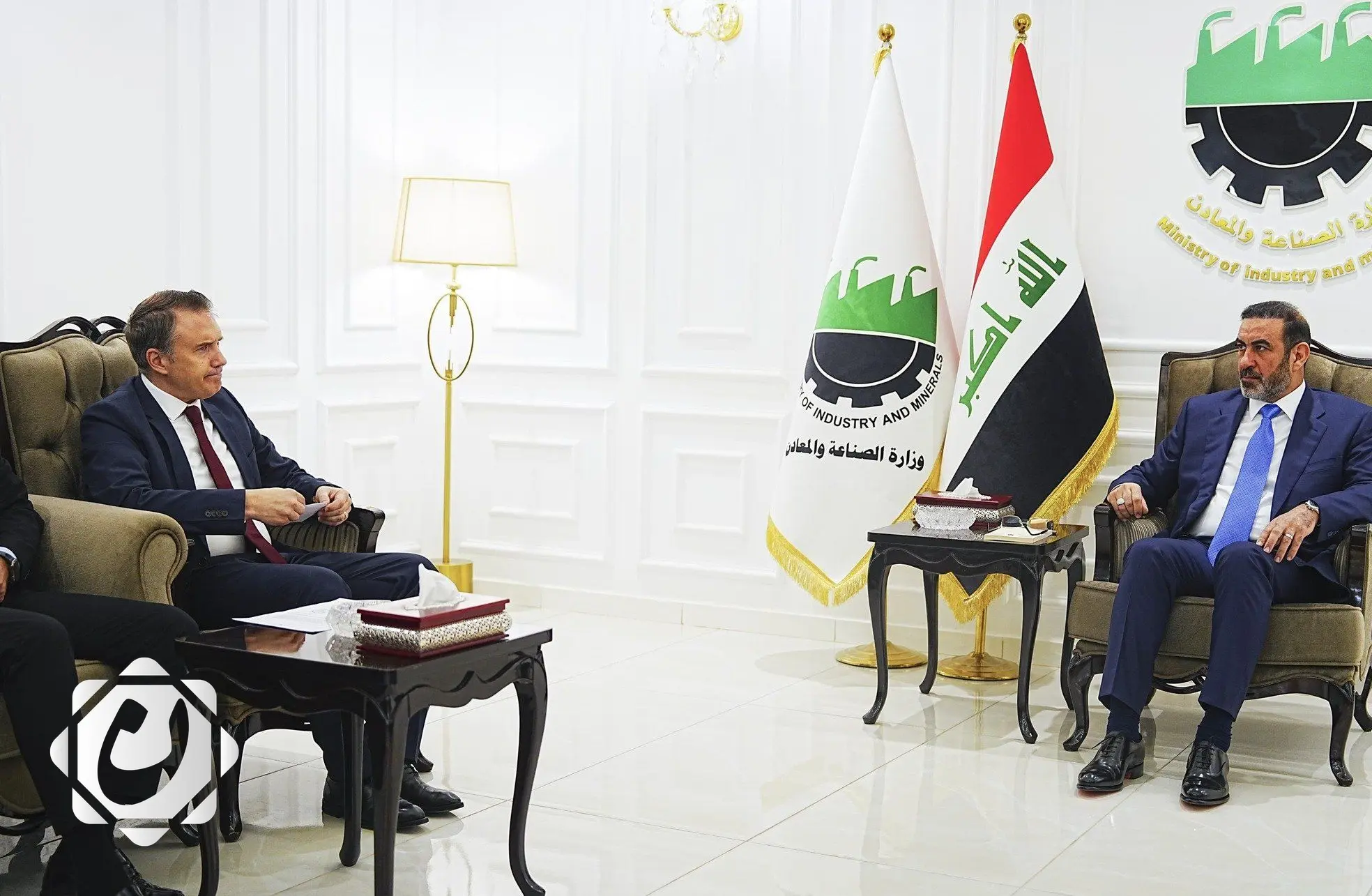 وزير الصناعة يتباحث مع السفير التركي حول إقامة مشاريع المدن الصناعية