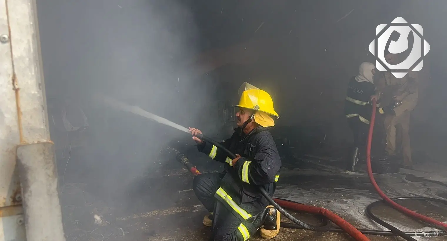 إخماد حريق في مخزن للأدوات الاحتياطية في واسط