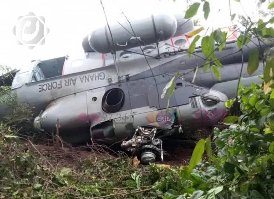 مصرع وزيري الدفاع والبيئة الغانيين مع 6 آخرين في حادث تحطم مروحية