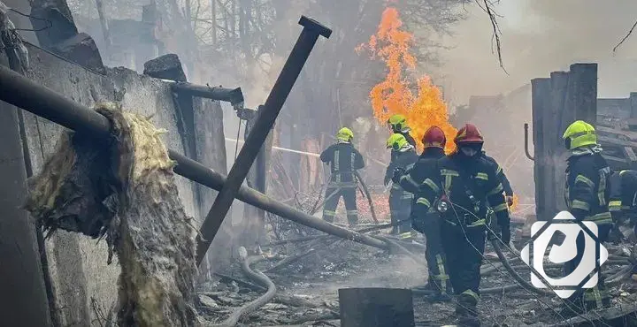 مقتل ثلاثة أشخاص في هجوم بطائرة مسيرة روسية على خاركيف