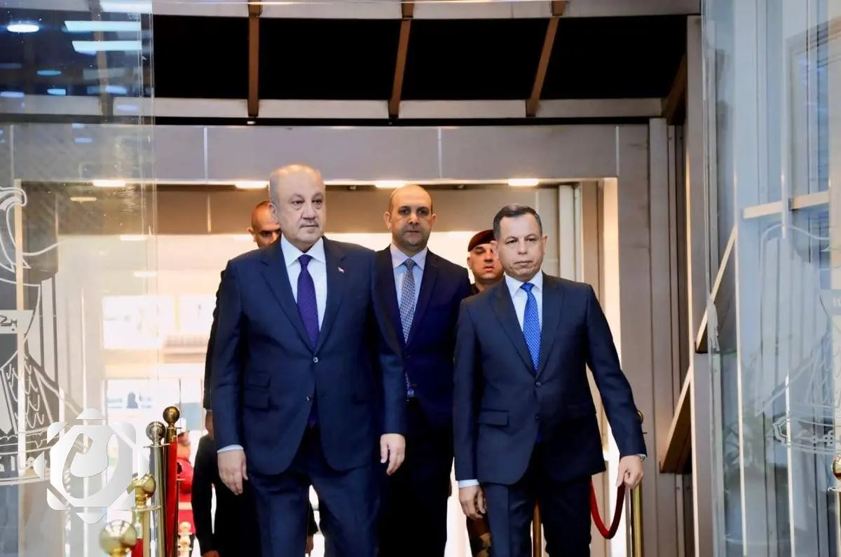 بحث تعزيز الأمن الوطني بين وزير الدفاع ورئيس جهاز المخابرات