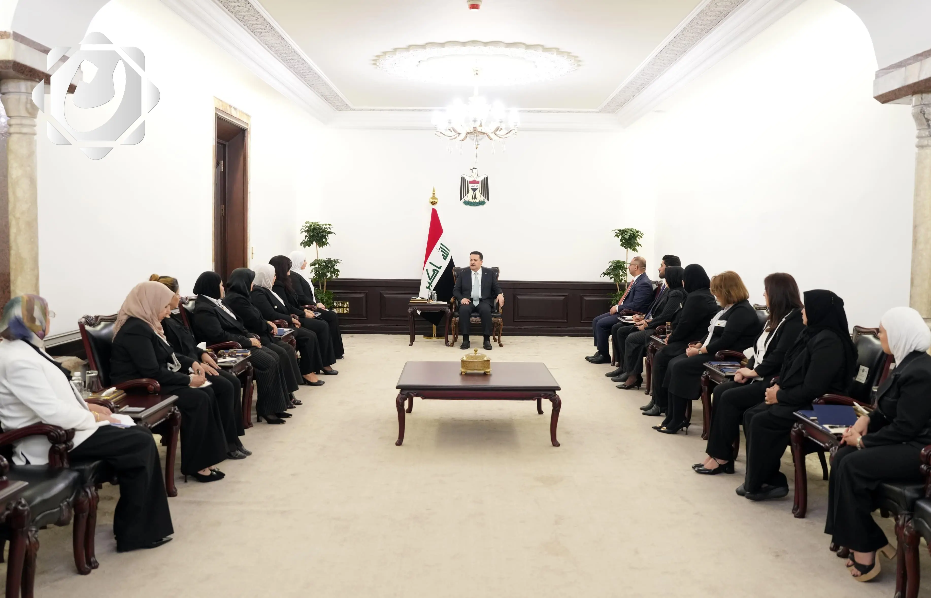 رئيس الوزراء يؤكد على أهمية مشاركة المرأة في الحياة السياسية