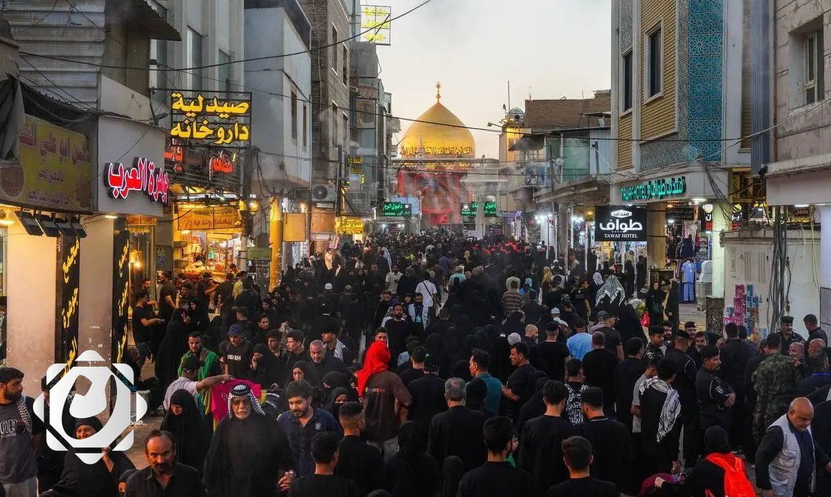 النجف الأشرف: الزائرون يواصلون إحياء ذكرى وفاة الرسول (ص)