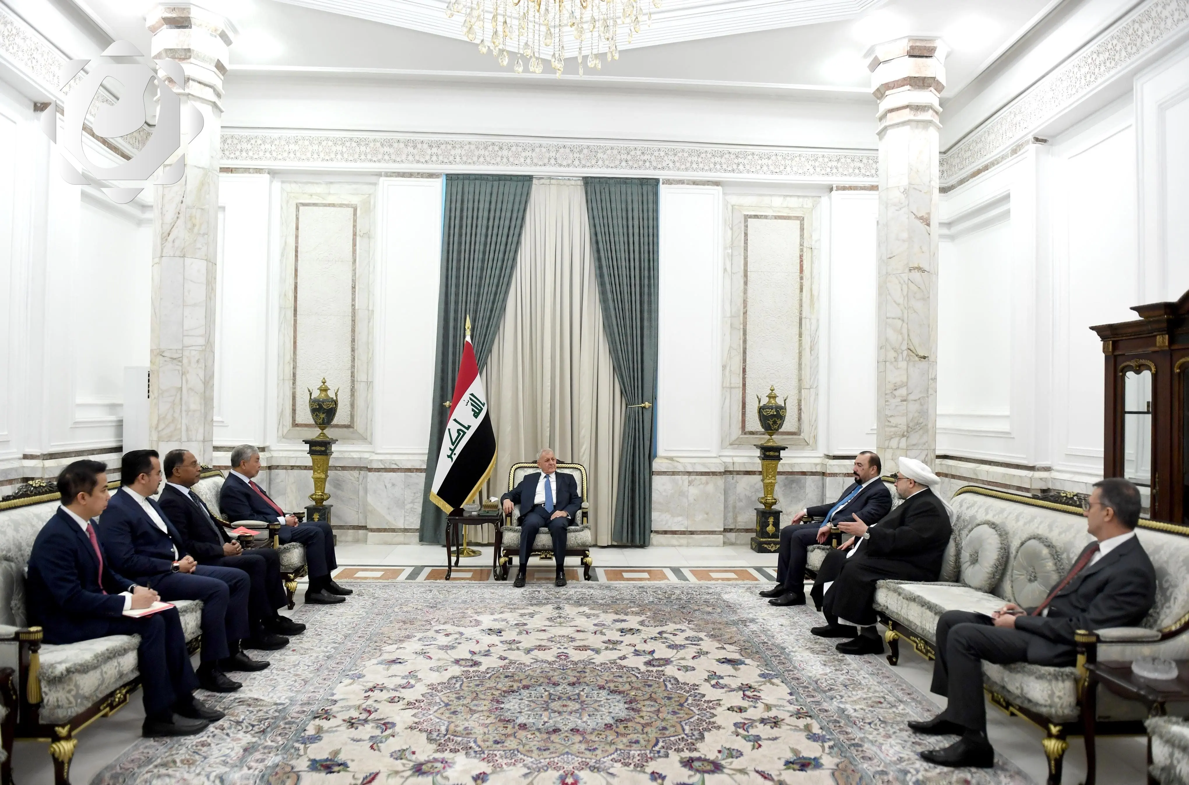 رئيس الجمهورية يؤكد على أهمية الشراكات المتوازنة للعراق