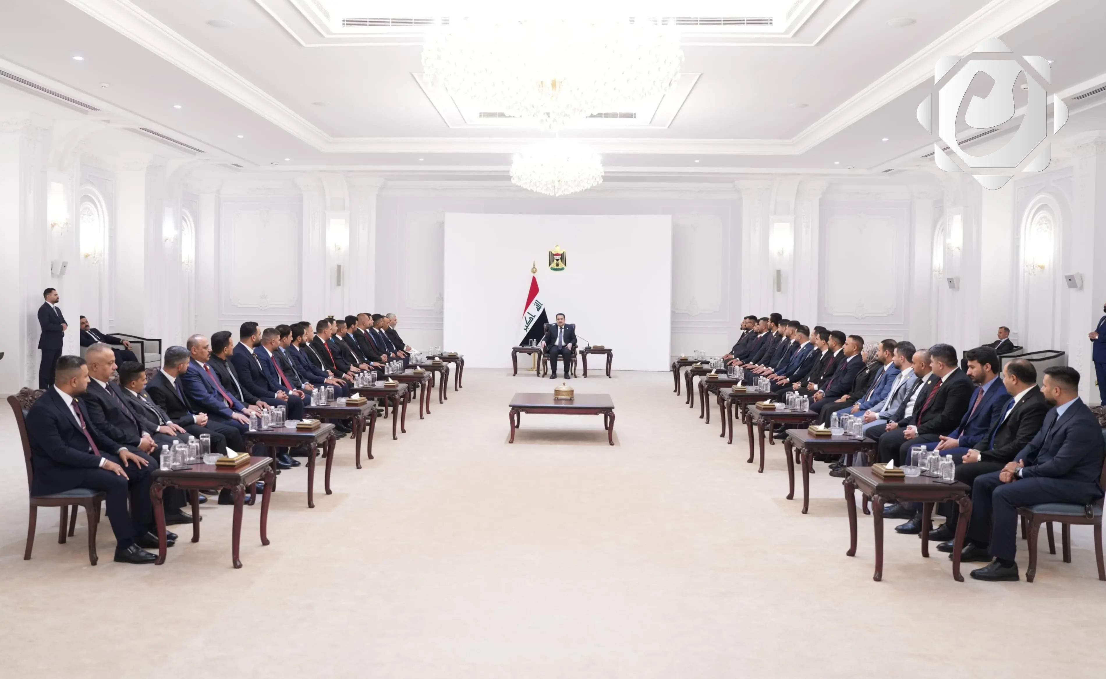 رئيس الوزراء يؤكد أهمية المبادرات الشبابية ويشدد على عدم الالتفات للتشكيك