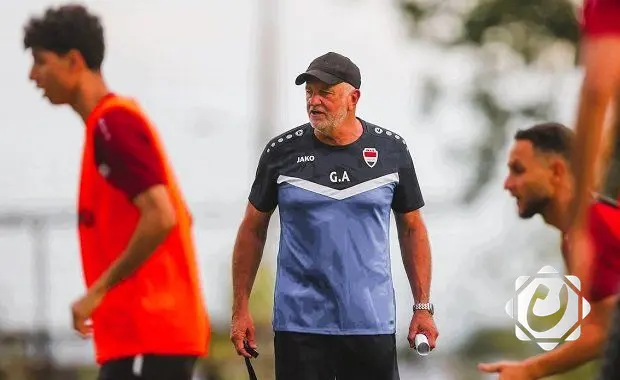 أرنولد يكشف عن تشكيلة المنتخب الوطني لمواجهة هونغ كونغ