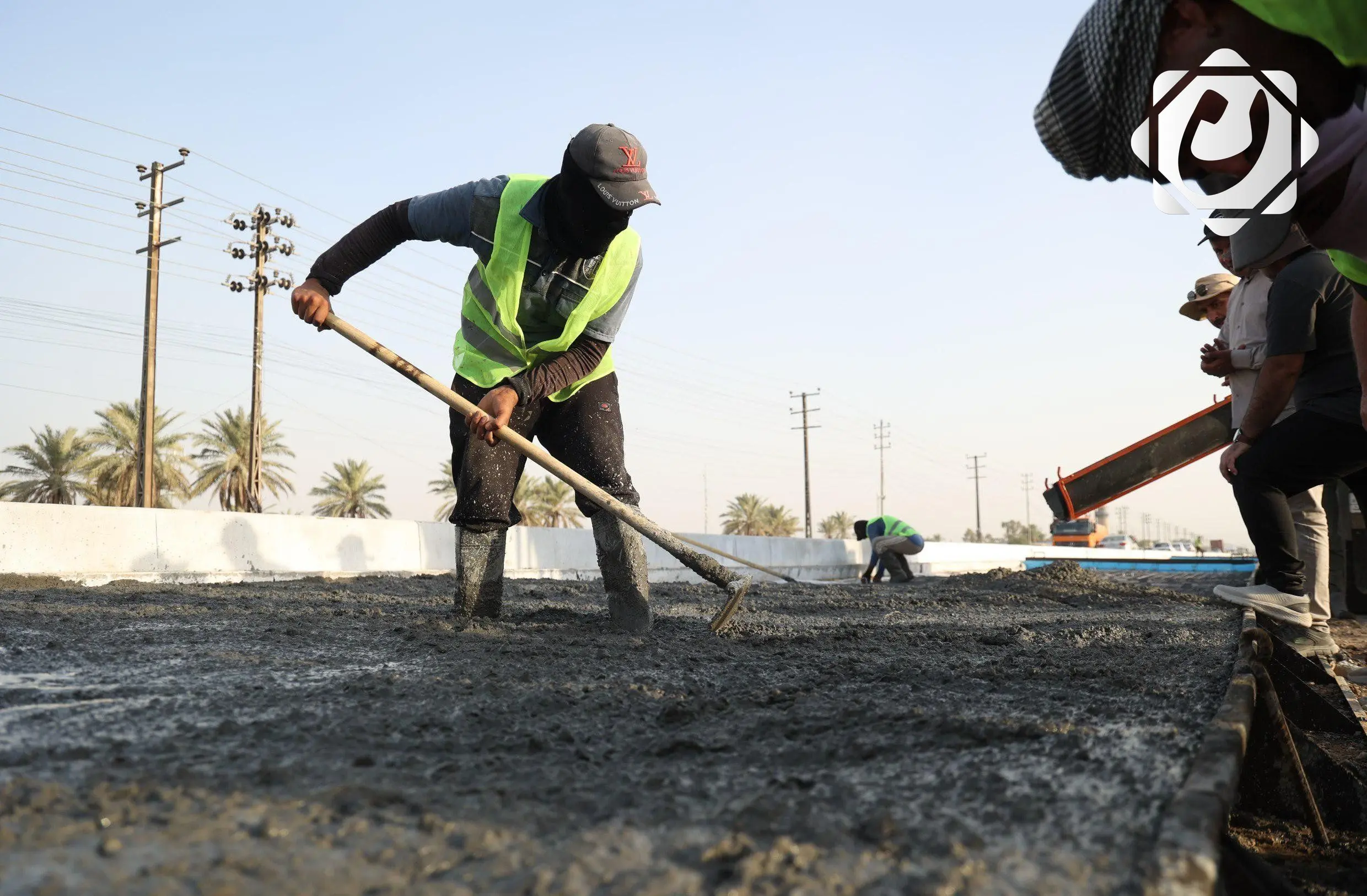 محافظ بغداد يعلن بدء أعمال صب طريق تقاطع النهروان – بغداد/كوت بطول 13 كم