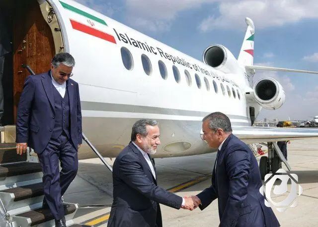 وزير الخارجية الإيراني يزور القاهرة لبحث العلاقات الثنائية