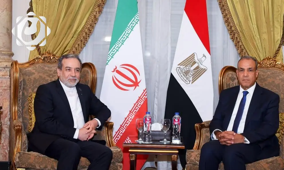 مصر وإيران تبحثان تعزيز العلاقات وتسوية الملف النووي