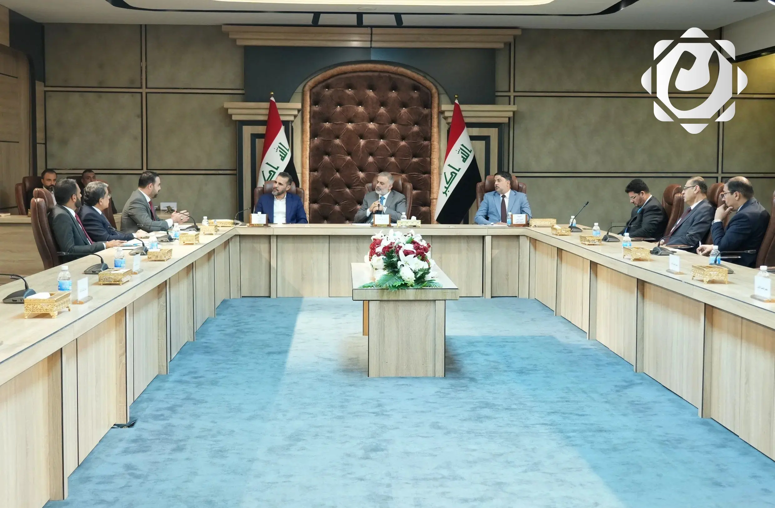 مناقشة إيرادات العراق ورواتب المتقاعدين مع مسؤولين حكوميين في اللجنة المالية
