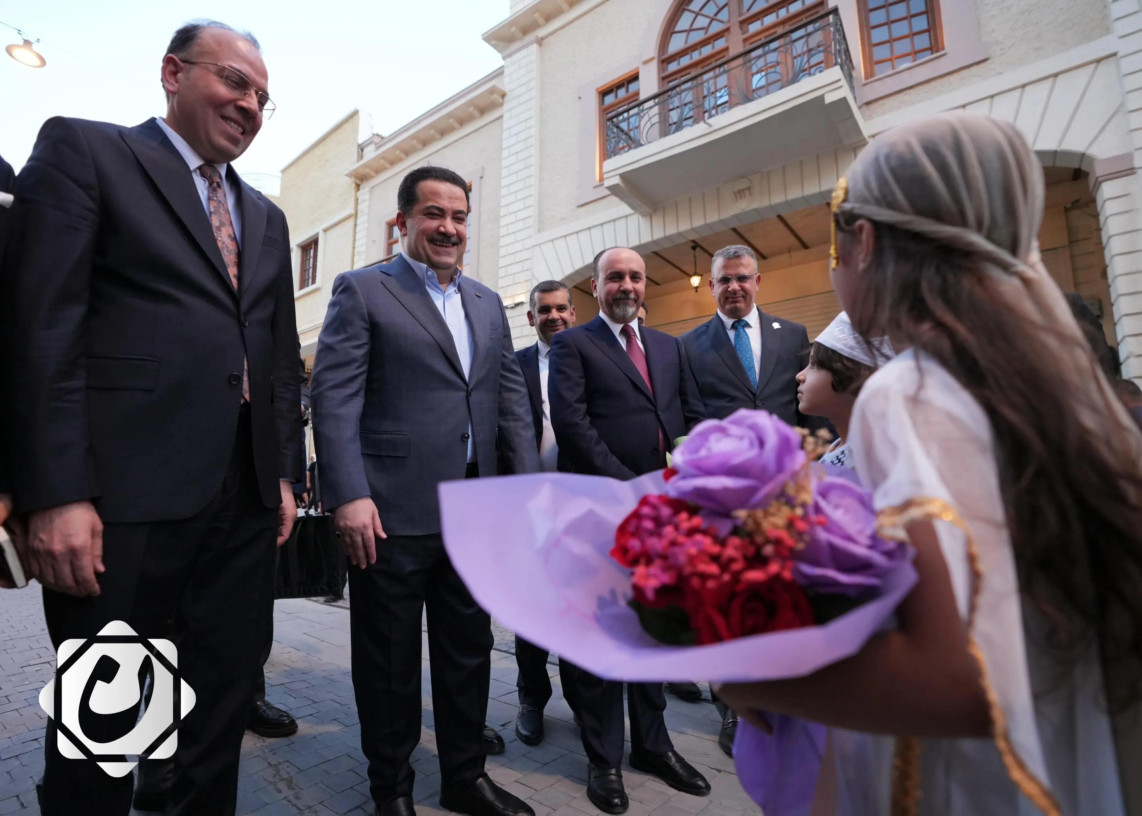 رئيس الوزراء يفتتح المقطع الأول من شارع الرشيد بعد تأهيله