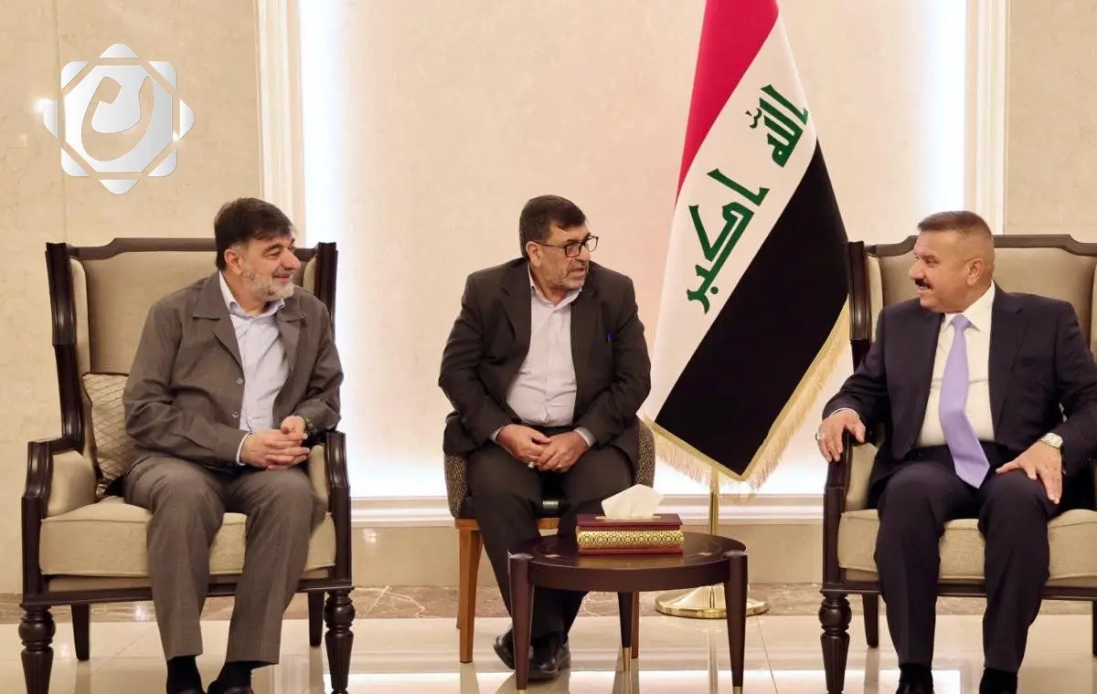 وزير الداخلية يبحث تعزيز التعاون في مكافحة الجريمة المنظمة والإرهاب مع قائد الشرطة الإيرانية