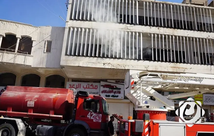 إخماد حريق في مخزن للمواد الزراعية بمنطقة السنك في بغداد