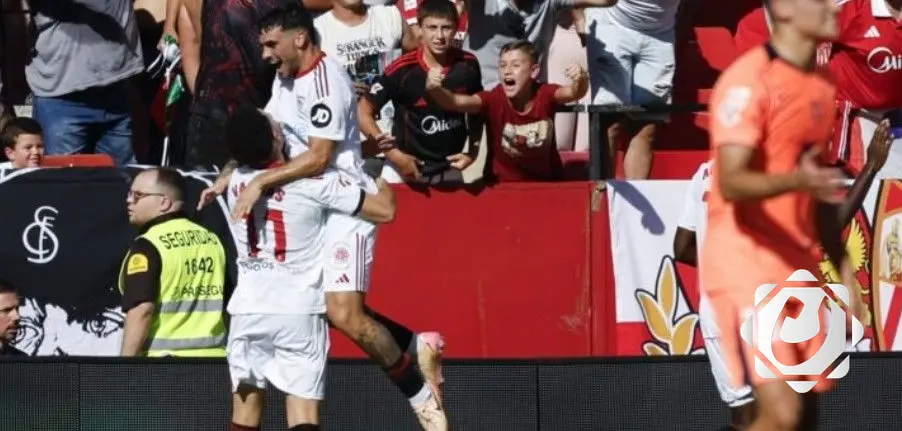 إشبيلية يحقق فوزًا كبيرًا على برشلونة برباعية ويمنح ريال مدريد صدارة الدوري الإسباني