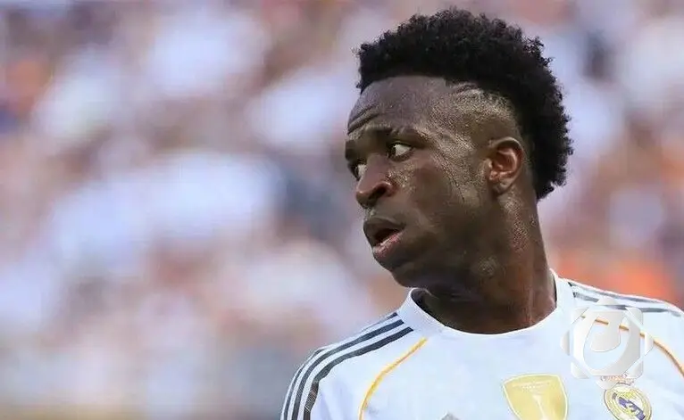 ريال مدريد يحدد سعر بيع فينيسيوس جونيور وسط اهتمام أندية دوري روشن