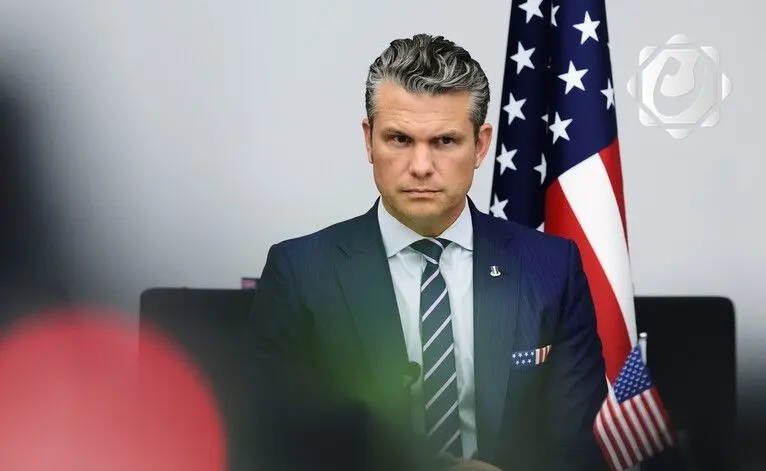 هبوط اضطراري لطائرة وزير الدفاع الأمريكي في بريطانيا