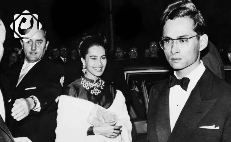 وفاة الملكة الأم سيريكيت عن عمر يناهز 93 عاماً