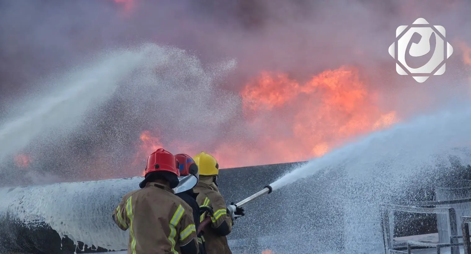 إخماد حريق مستودع الزبير 1 وبدء أعمال الصيانة