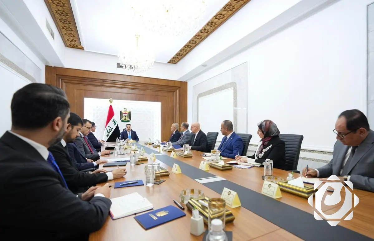 توسيع توطين رواتب العاملين في القطاع الخاص ومنح حوافز للمشاريع الملتزمة بتشغيل الكفاءات