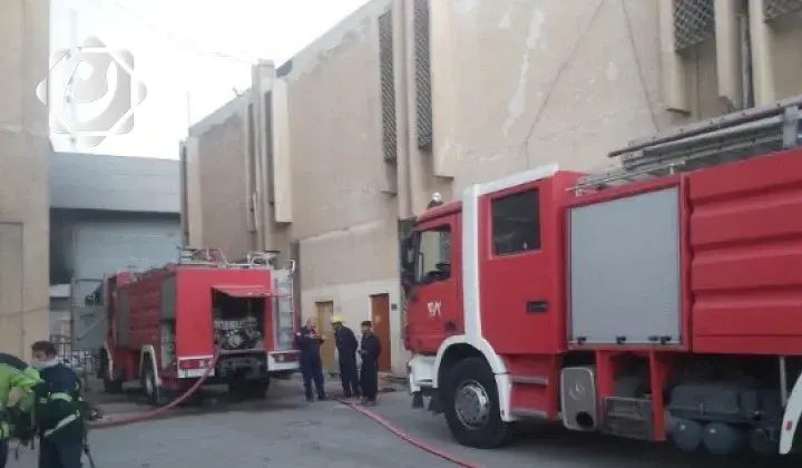 الدفاع المدني يسيطر على حريق في بناية تجارية ببغداد