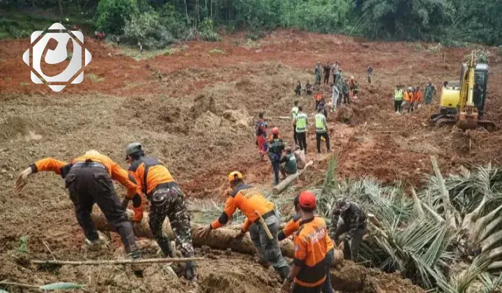 ارتفاع حصيلة ضحايا الانهيارات الأرضية في إندونيسيا إلى 30 قتيلاً
