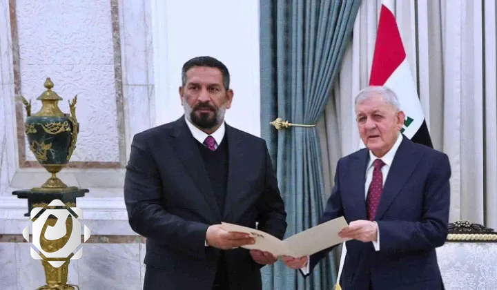 رئيس الجمهورية يسلم علي تركي مرسوم تعيينه محافظاً لبابل
