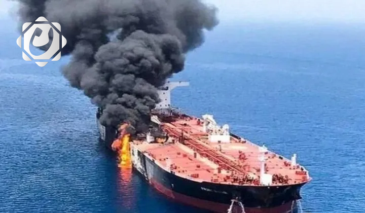 إنقاذ طاقم ناقلة نفط استُهدفت قرب ميناء أم قصر