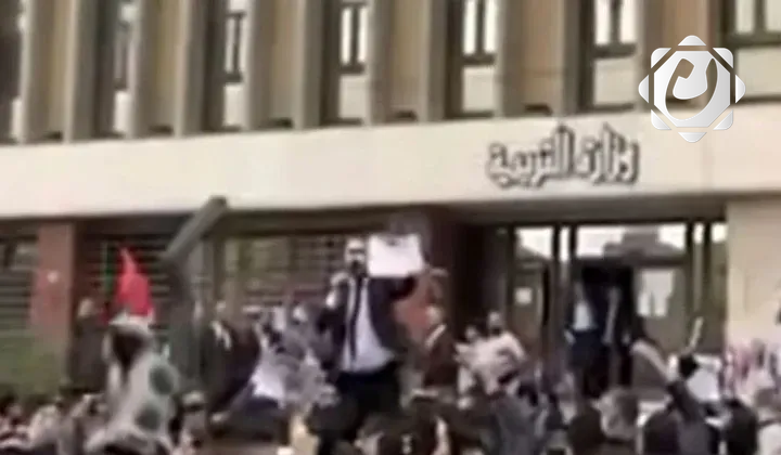 تظاهرات في بغداد ضد قرار إيقاف مخصصات الخدمة الجامعية